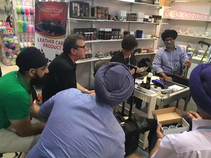 Compras al por mayor de PSAF libre repelente de agua impermeable para tejidos Cuero Protector de muebles Cuidado de muebles Spray impermeable 27